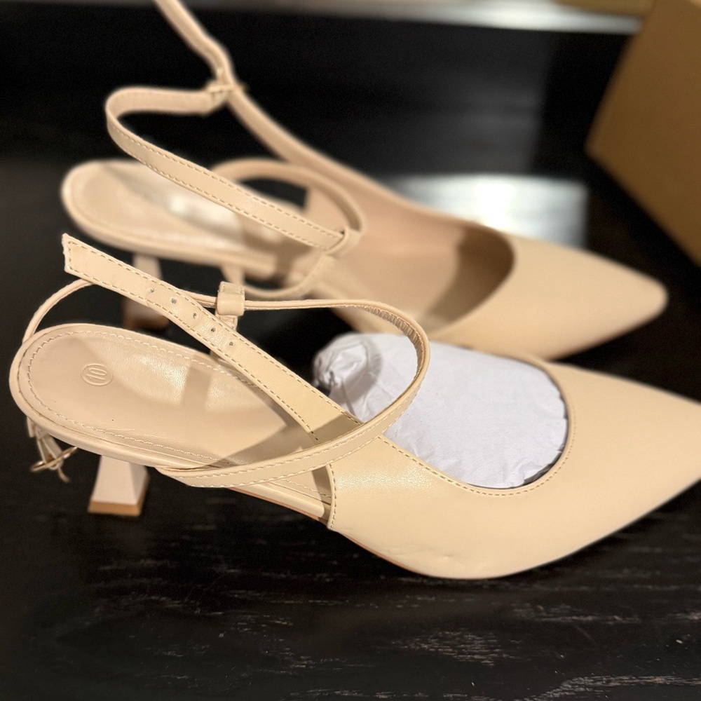 Women's Pointed Slingback Heels in Nude